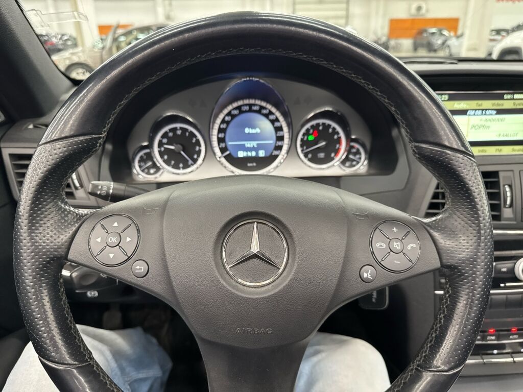 Mercedes-Benz E 2011 Musta