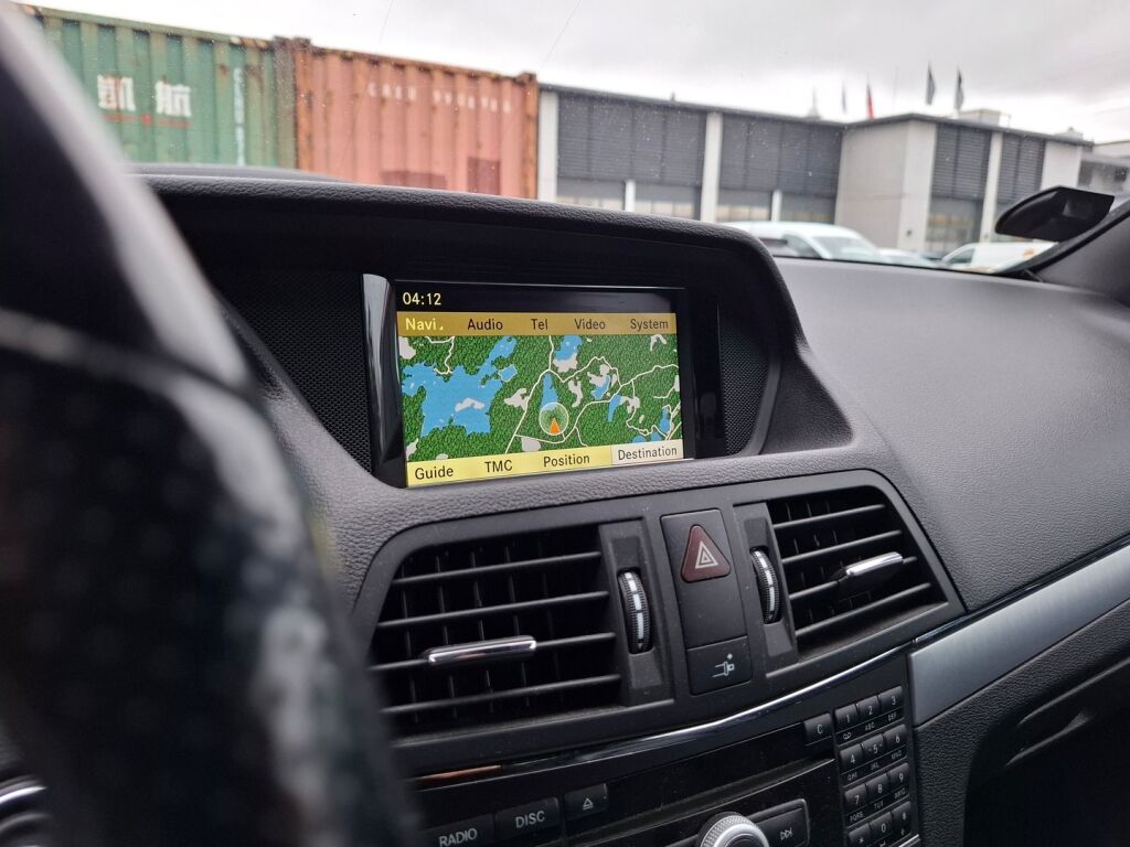 Mercedes-Benz E 2011 Musta