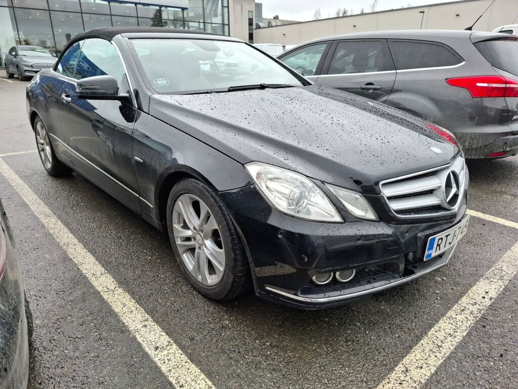 Mercedes-Benz E 2011 Musta