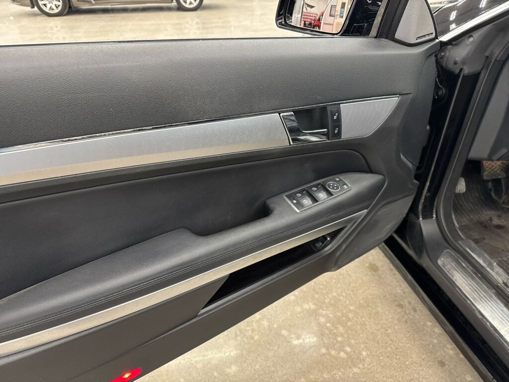 Mercedes-Benz E 2011 Musta