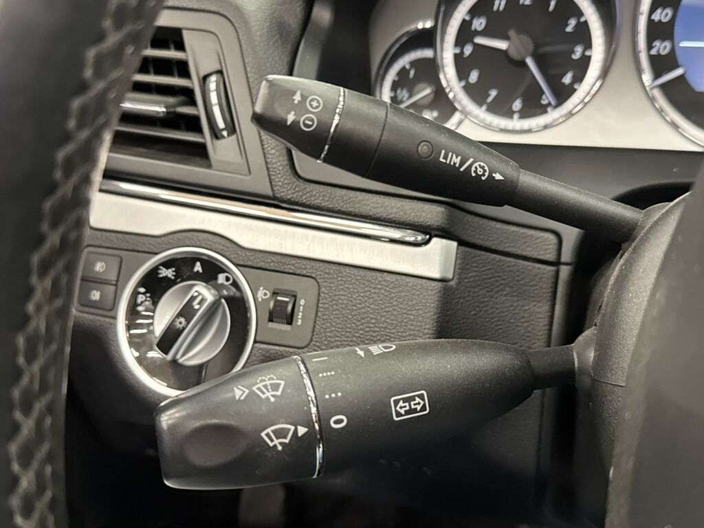 Mercedes-Benz E 2011 Musta