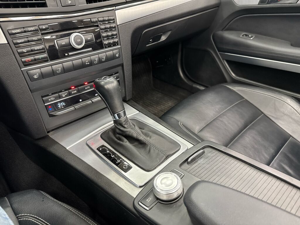 Mercedes-Benz E 2011 Musta
