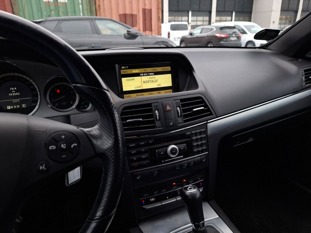 Mercedes-Benz E 2011 Musta