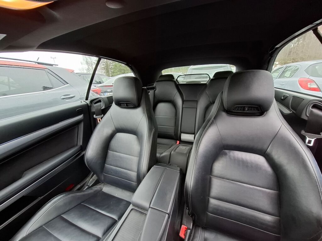Mercedes-Benz E 2011 Musta