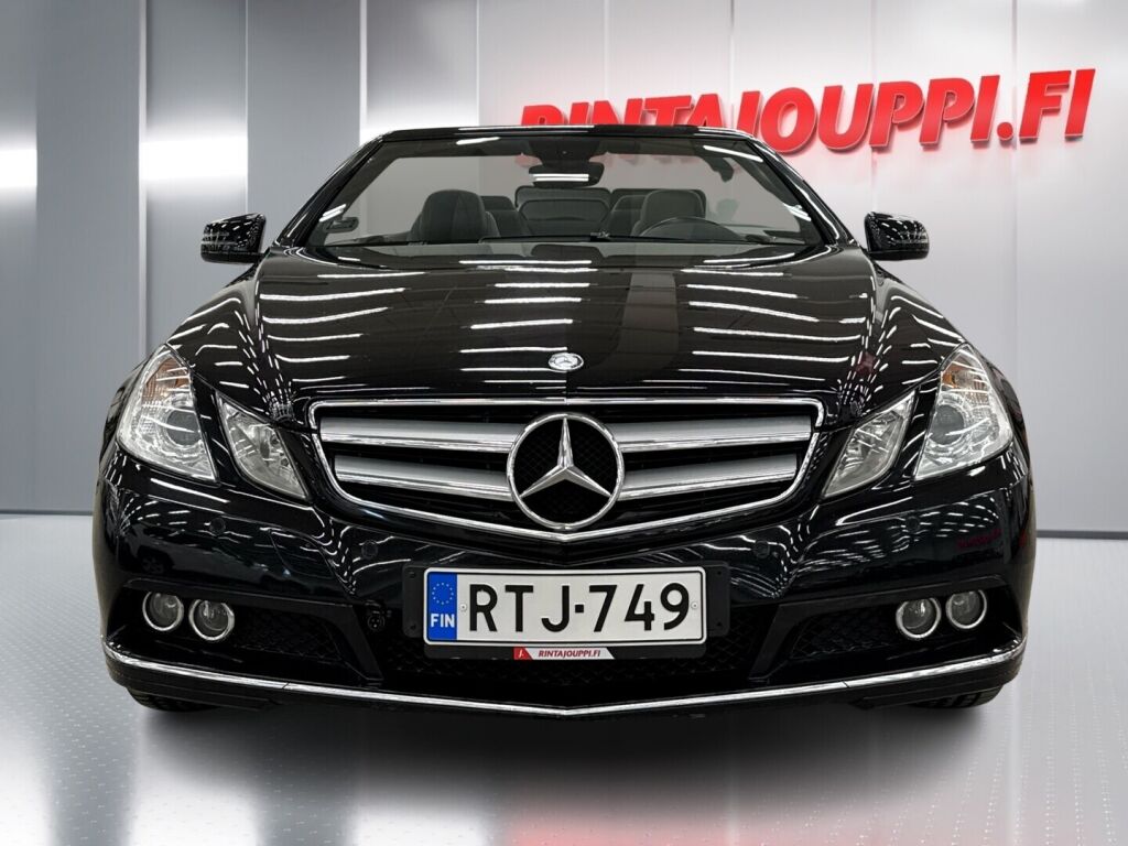 Mercedes-Benz E 2011 Musta