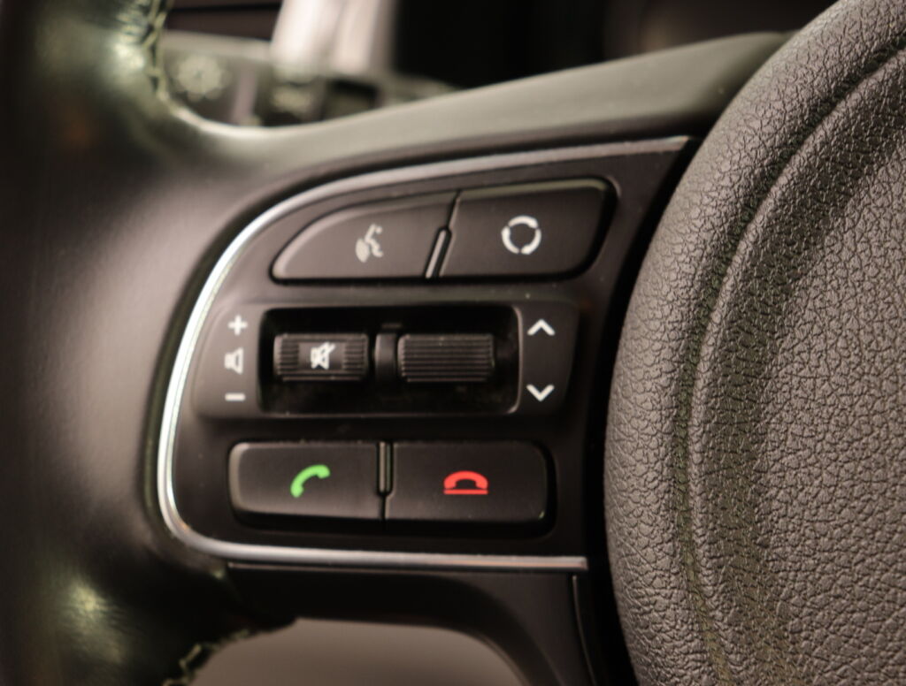 Kia Niro 2017 Musta