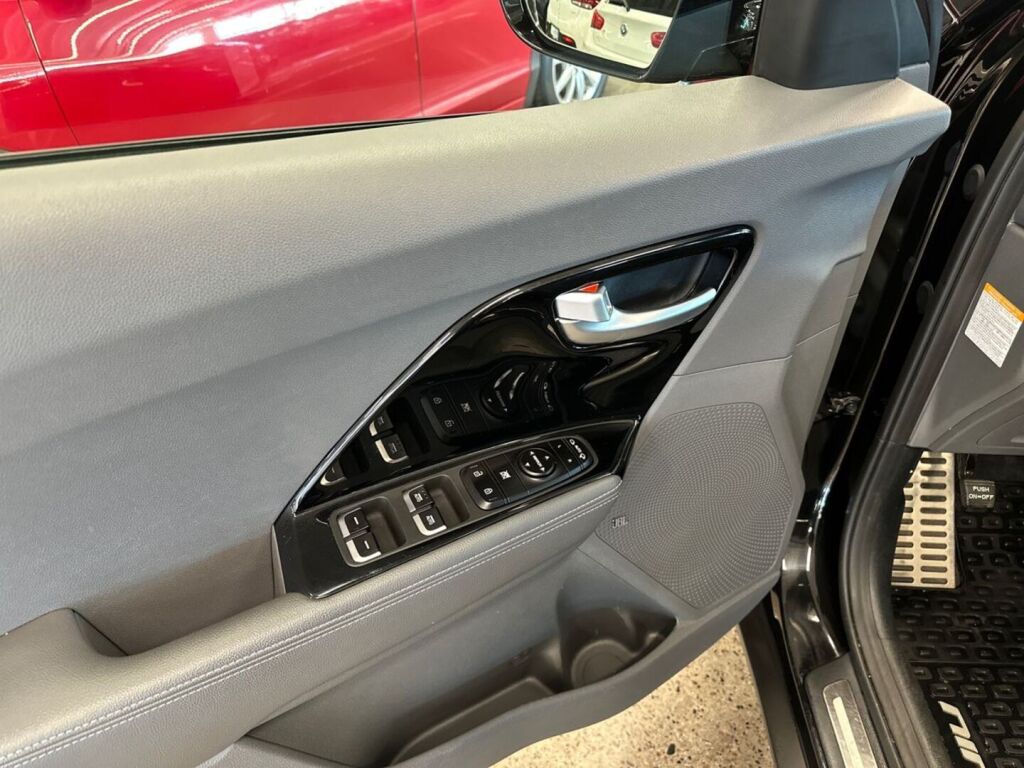 Kia Niro 2017 Musta