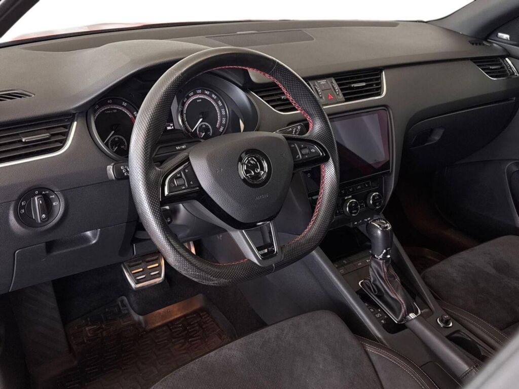 Skoda Octavia 2017 Punainen