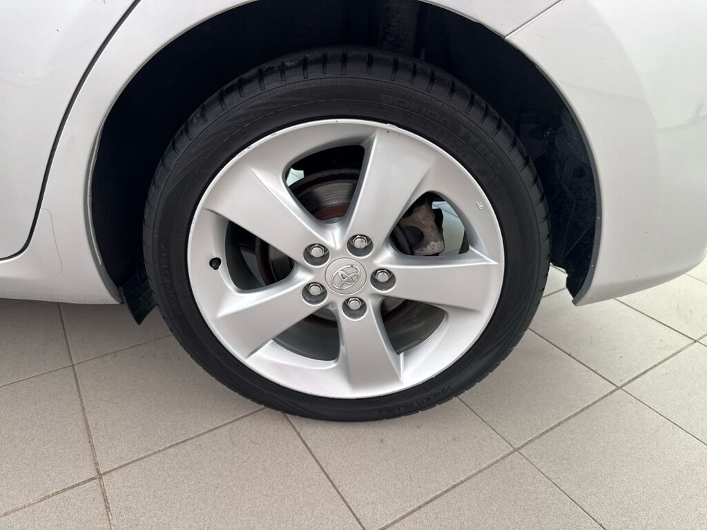 Toyota Auris 2011 Harmaa