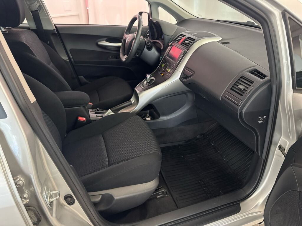 Toyota Auris 2011 Harmaa