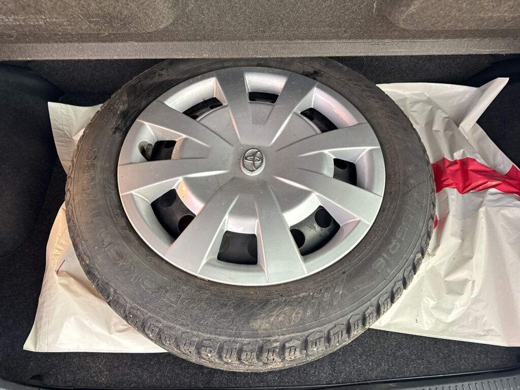 Toyota Auris 2011 Harmaa