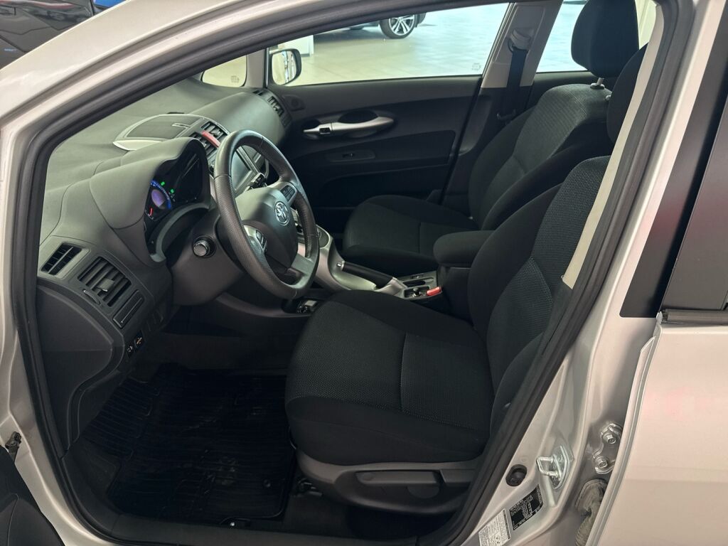 Toyota Auris 2011 Harmaa