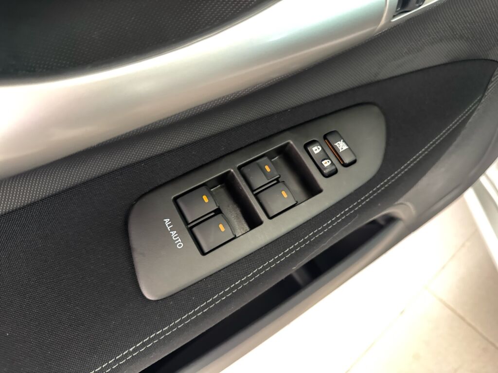 Toyota Auris 2011 Harmaa