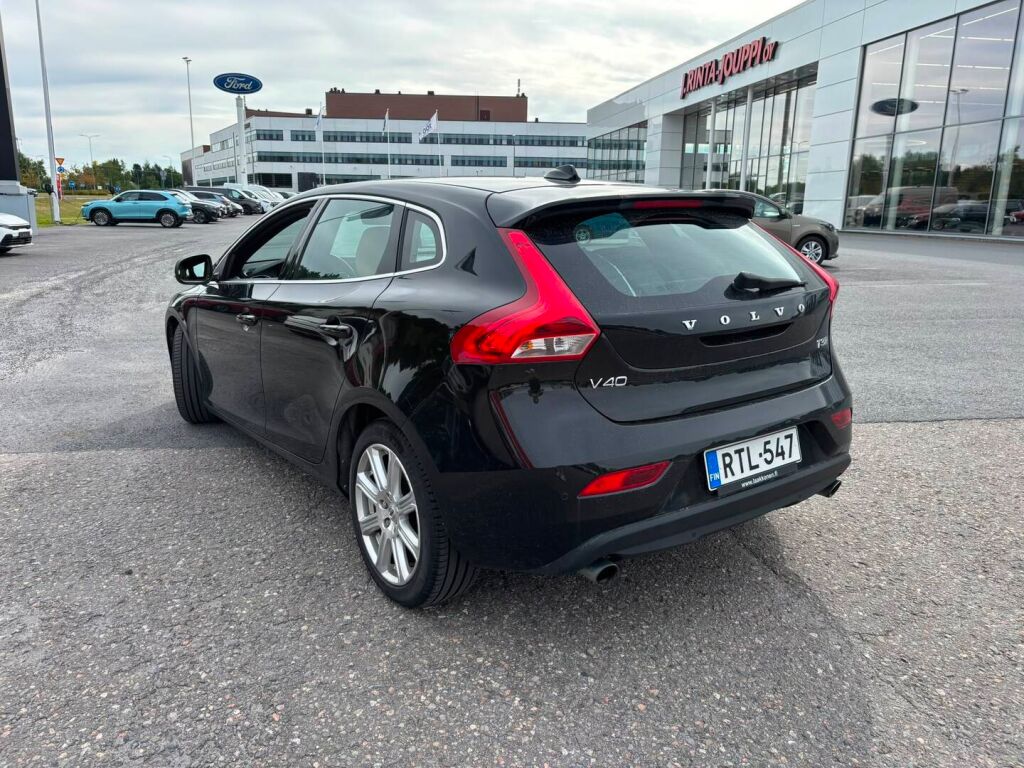 Volvo V40 2017 Musta