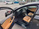 Volvo V40 2017 Musta