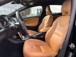 Volvo V40 2017 Musta