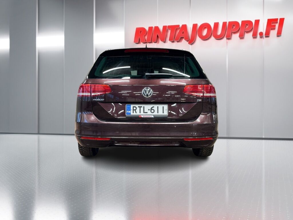 Volkswagen Passat 2018 Punainen