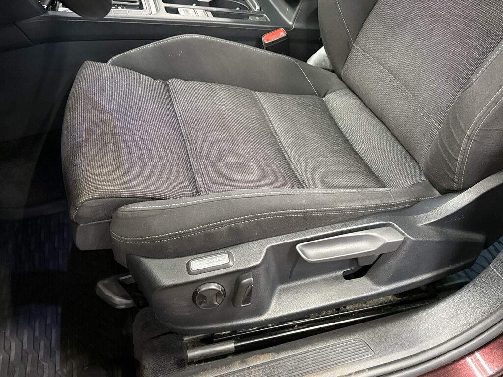 Volkswagen Passat 2018 Punainen