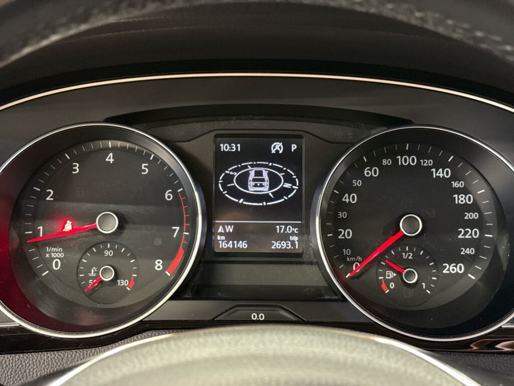 Volkswagen Passat 2018 Punainen