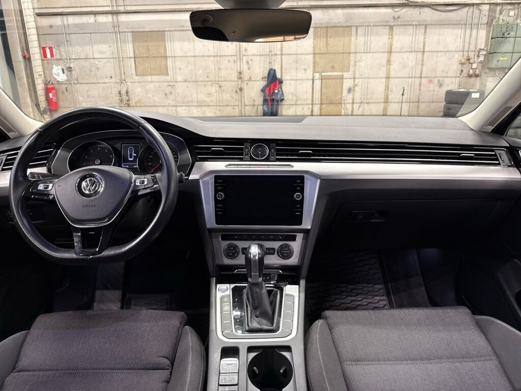 Volkswagen Passat 2018 Punainen