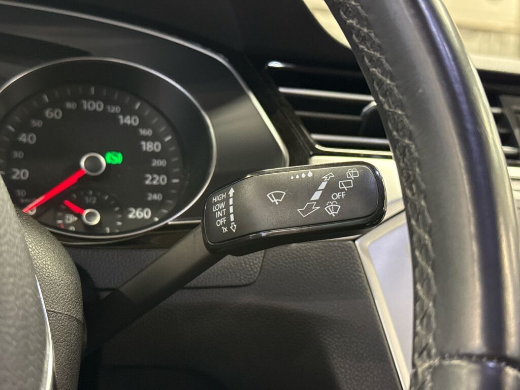 Volkswagen Passat 2018 Punainen