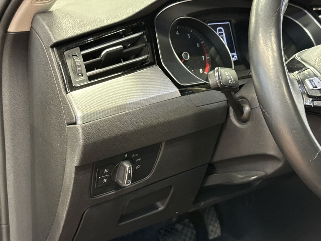 Volkswagen Passat 2018 Punainen