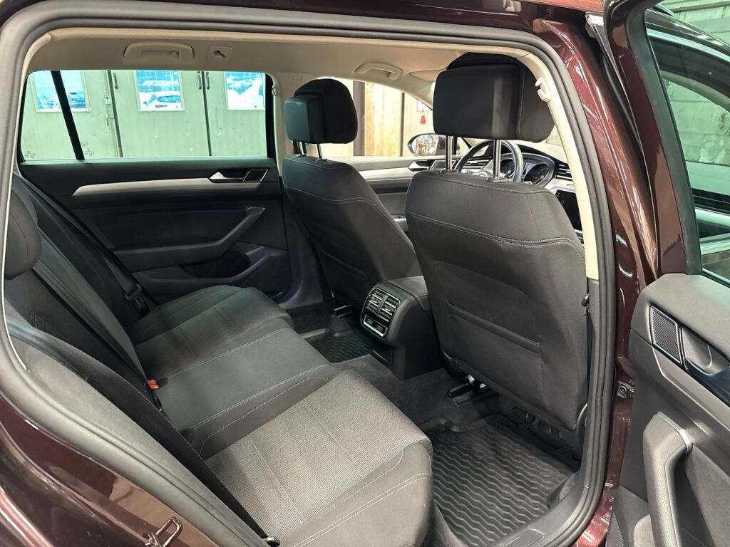 Volkswagen Passat 2018 Punainen