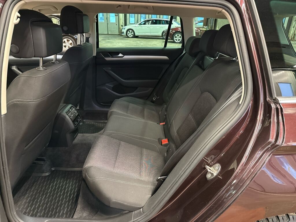 Volkswagen Passat 2018 Punainen