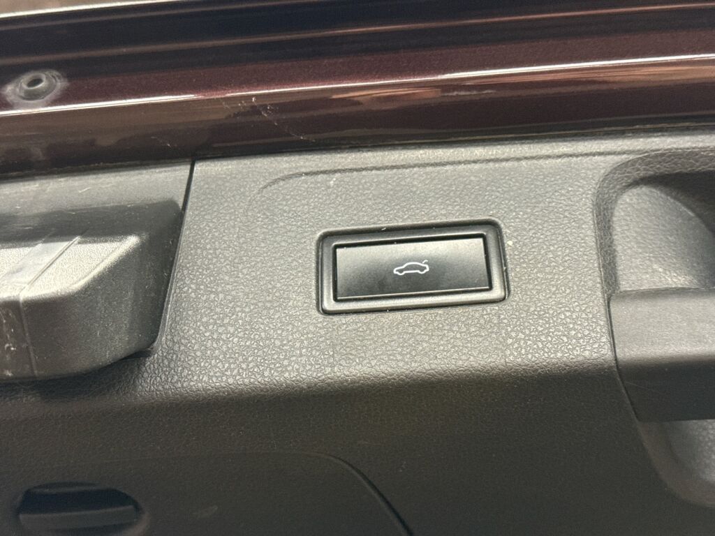 Volkswagen Passat 2018 Punainen