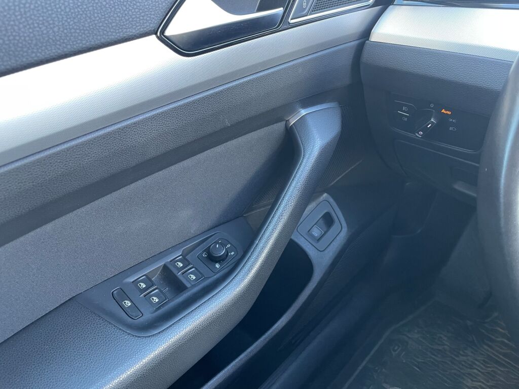 Volkswagen Passat 2017 Valkoinen