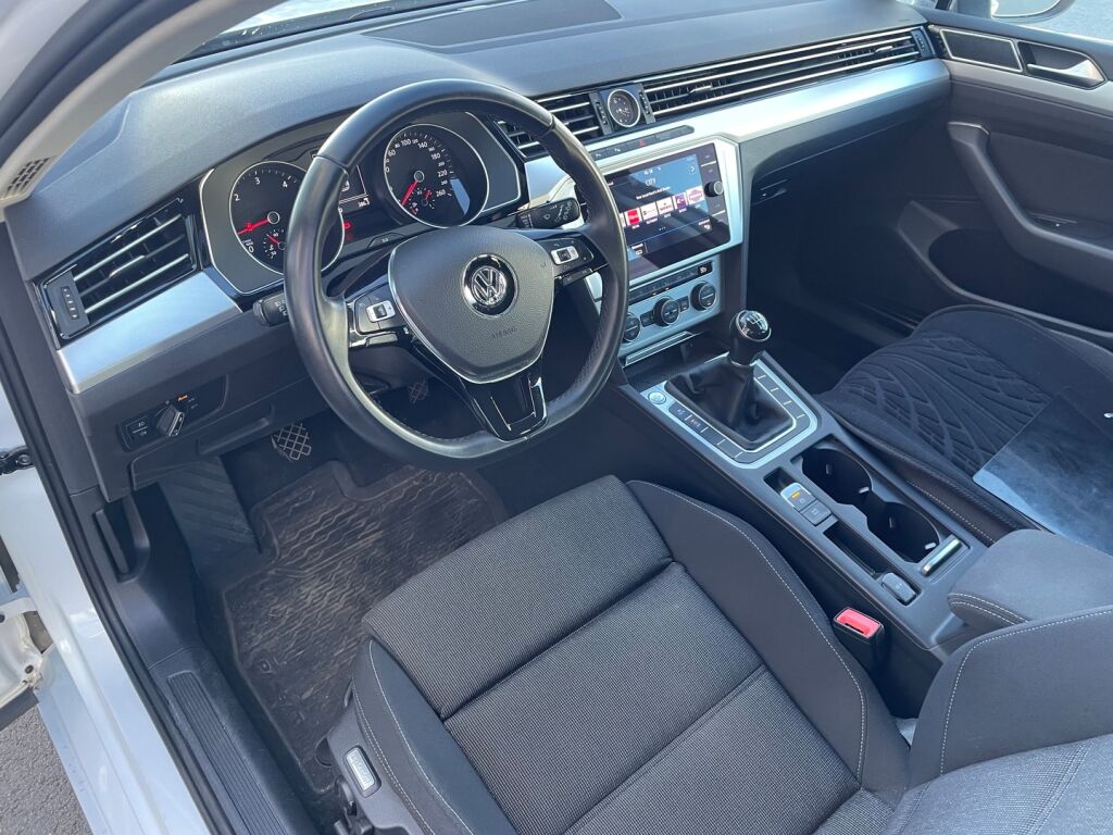 Volkswagen Passat 2017 Valkoinen