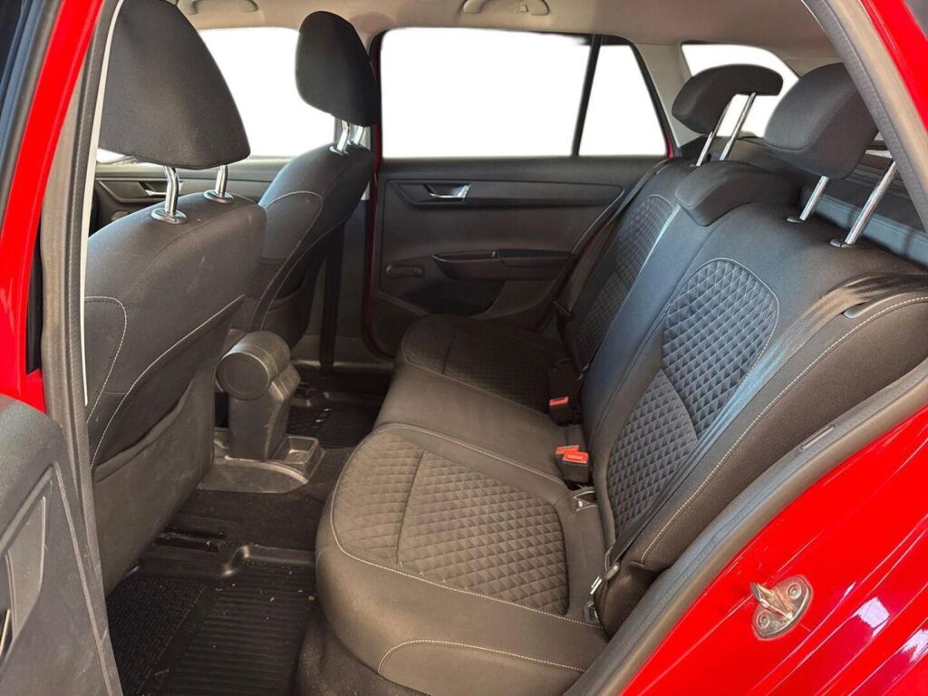 Skoda Fabia 2017 Punainen