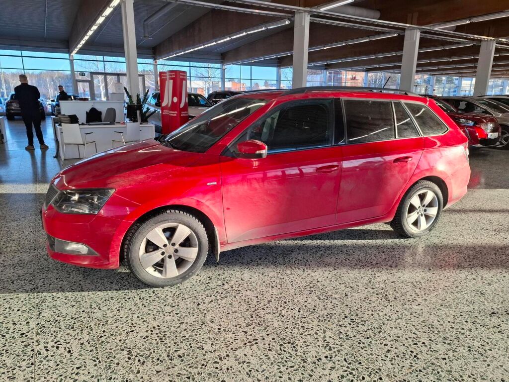 Skoda Fabia 2017 Punainen