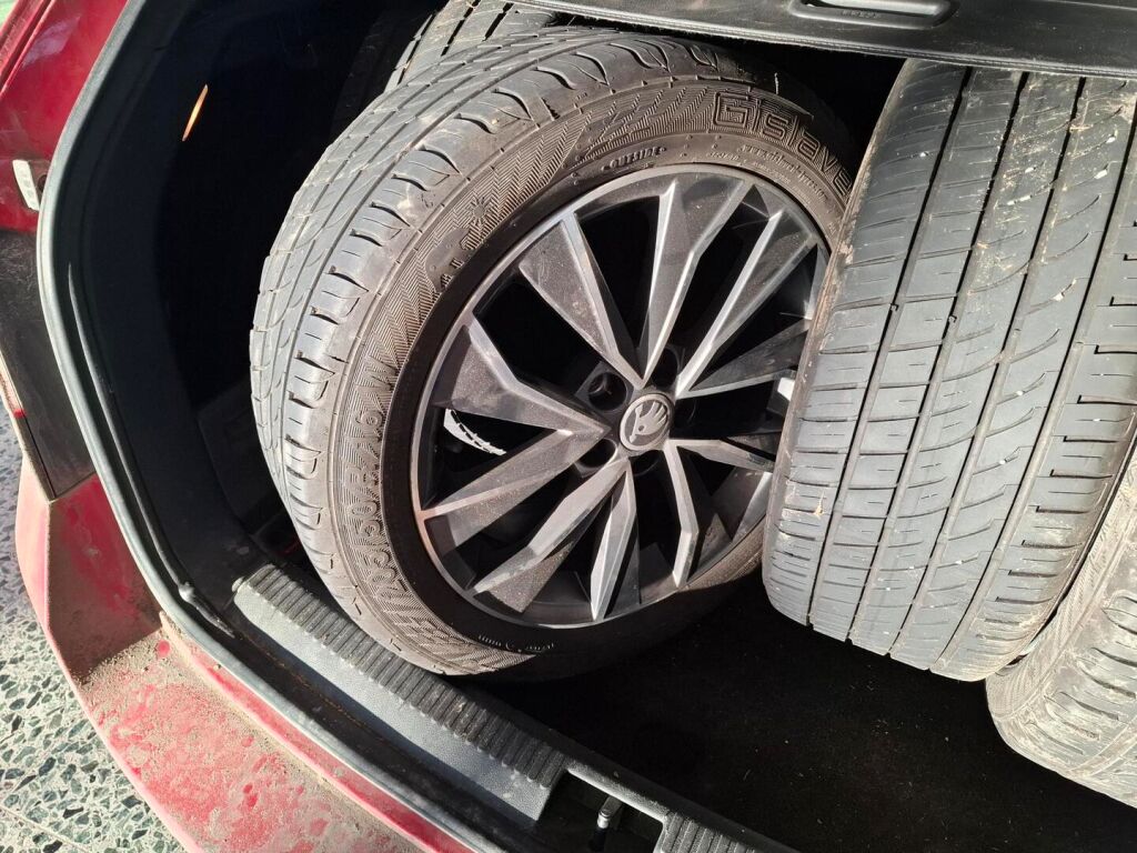 Skoda Fabia 2017 Punainen