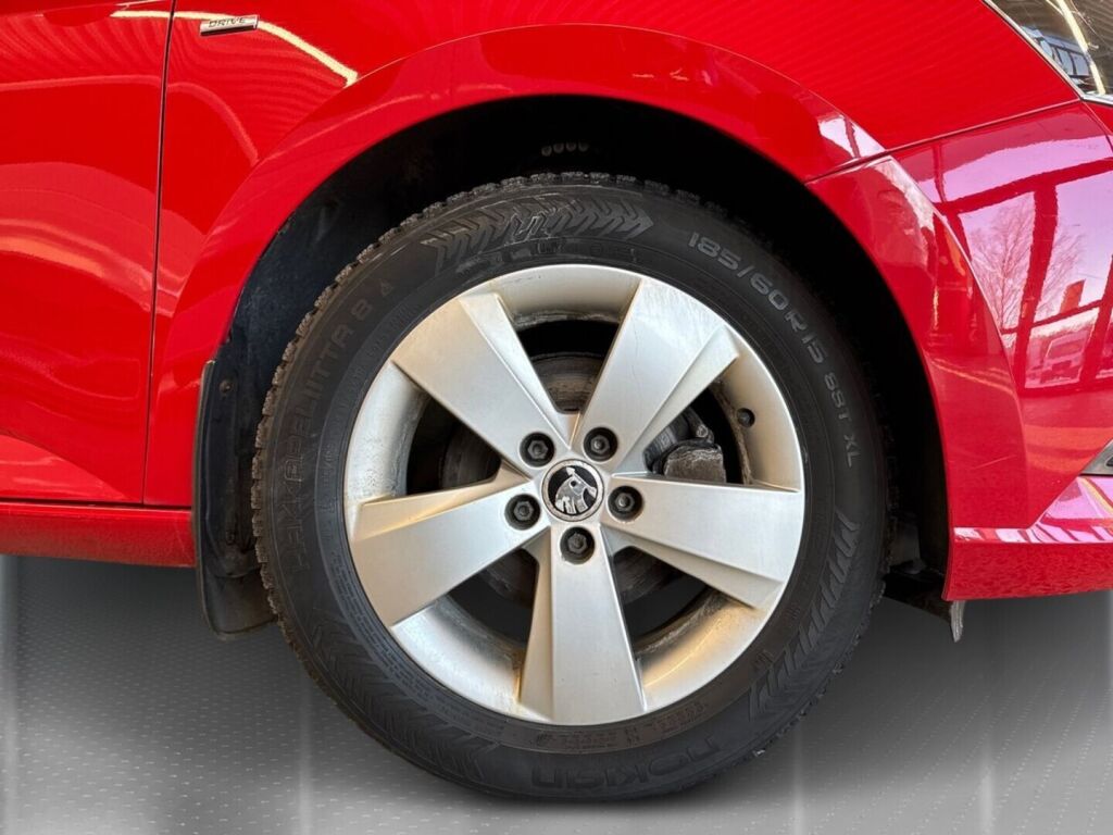 Skoda Fabia 2017 Punainen