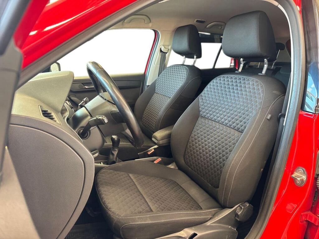 Skoda Fabia 2017 Punainen