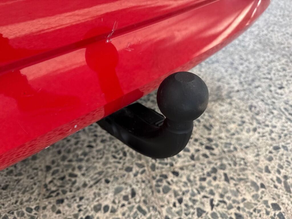 Skoda Fabia 2017 Punainen