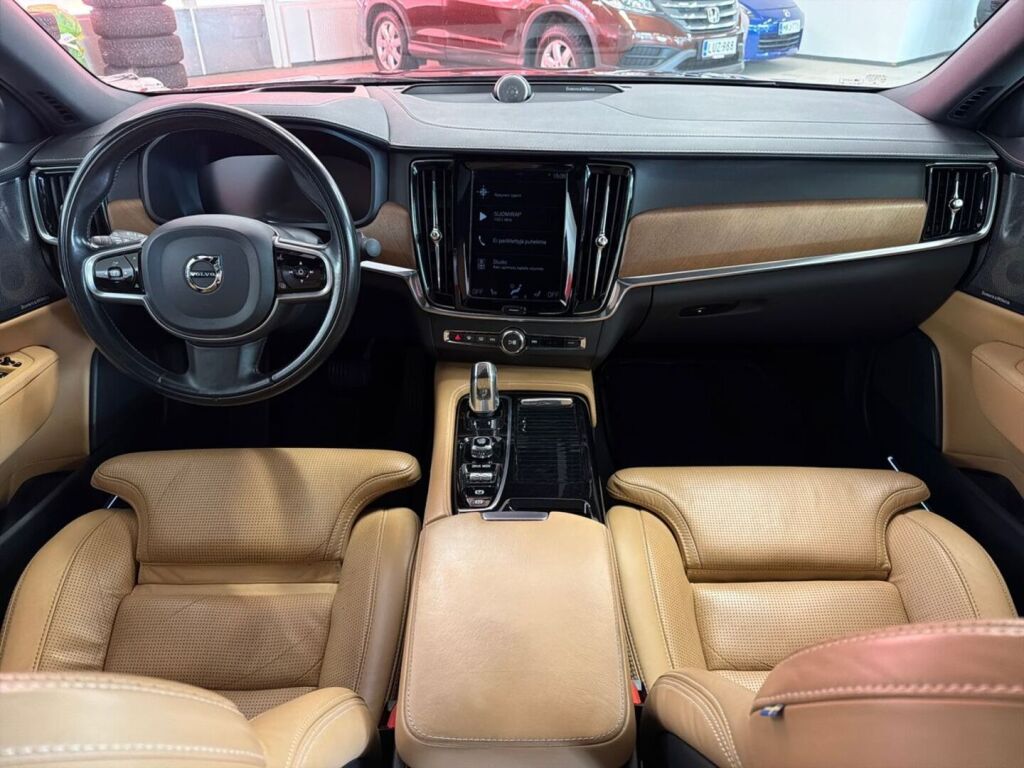 Volvo S90 2018 Musta