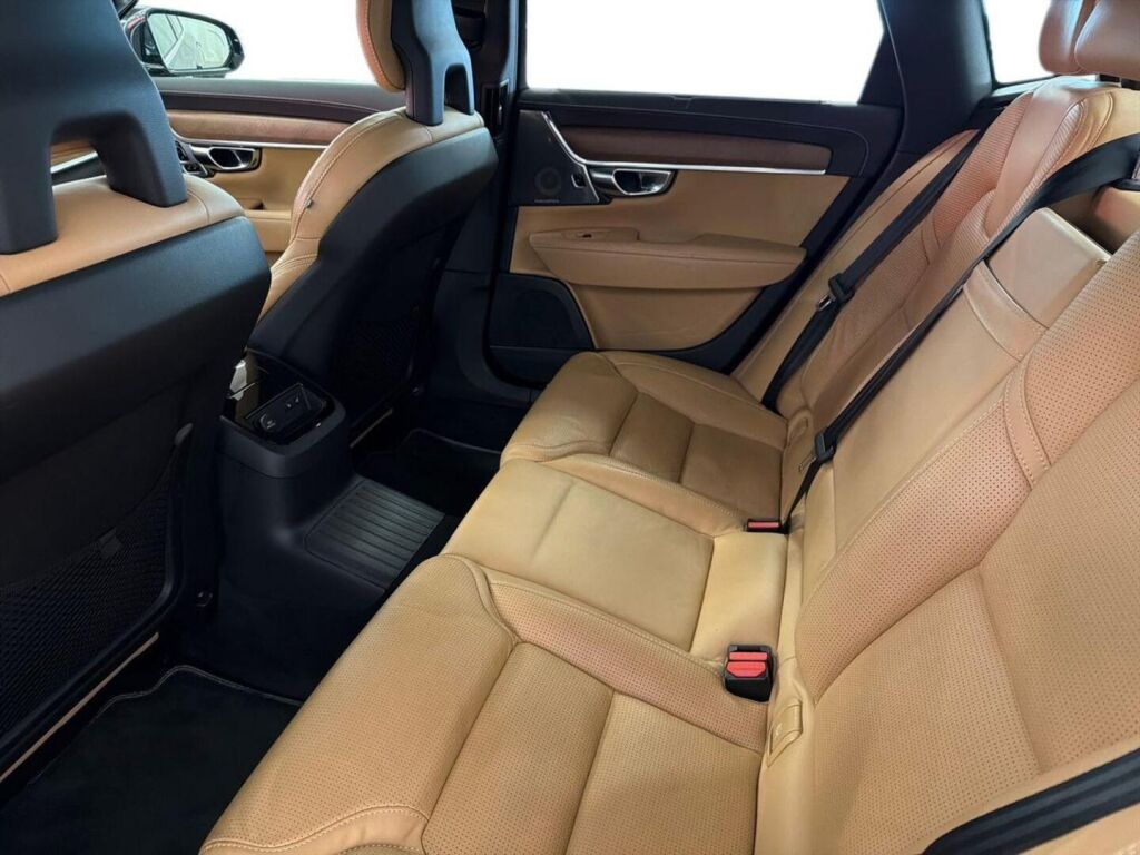 Volvo S90 2018 Musta