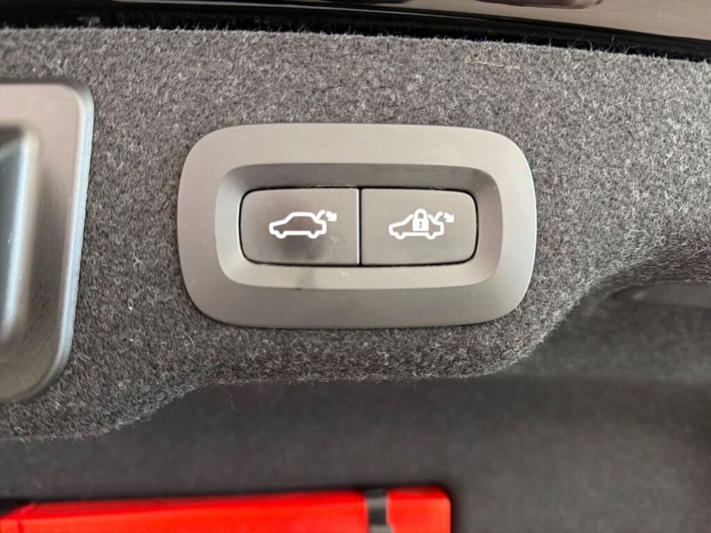 Volvo S90 2018 Musta
