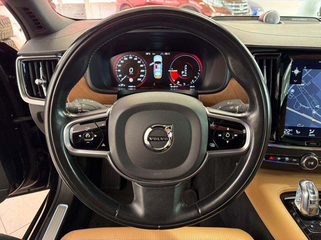 Volvo S90 2018 Musta