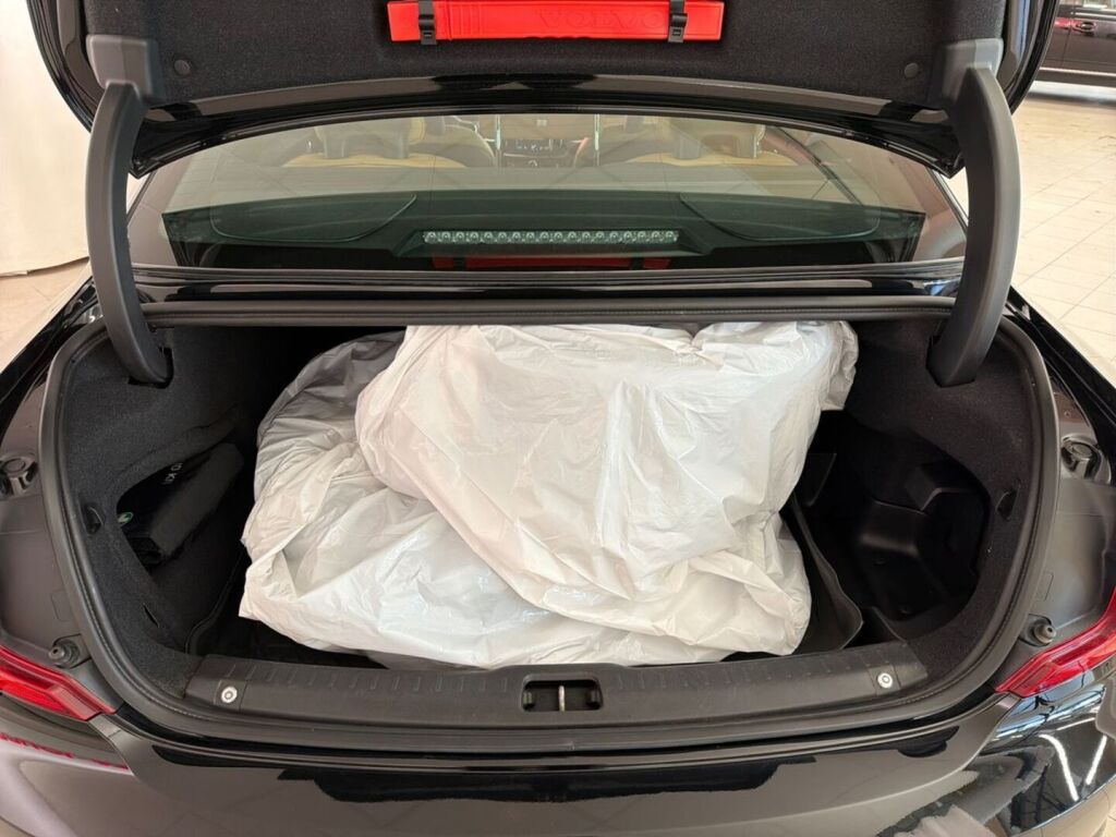 Volvo S90 2018 Musta