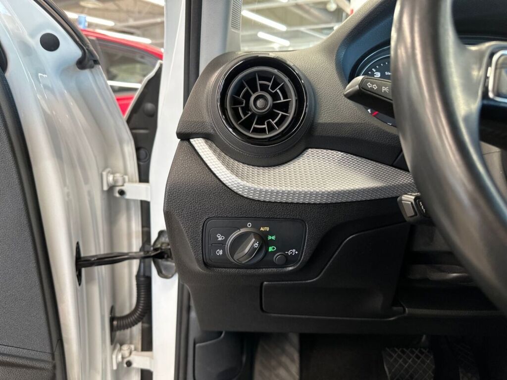 Audi Q2 2018 Valkoinen