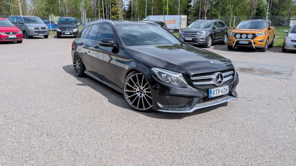 Mercedes-Benz C 2015 Musta
