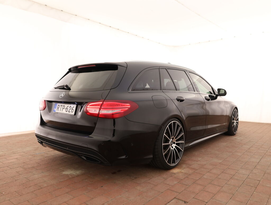 Mercedes-Benz C 2015 Musta