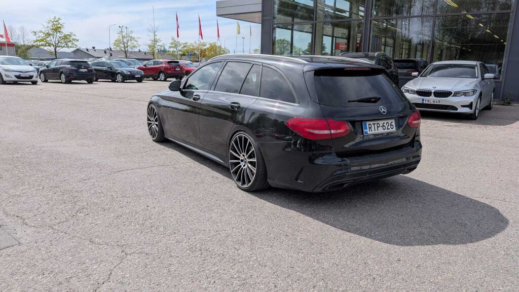 Mercedes-Benz C 2015 Musta
