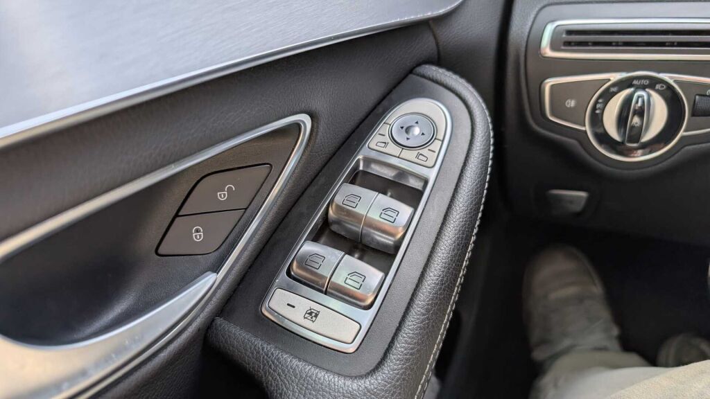 Mercedes-Benz C 2015 Musta