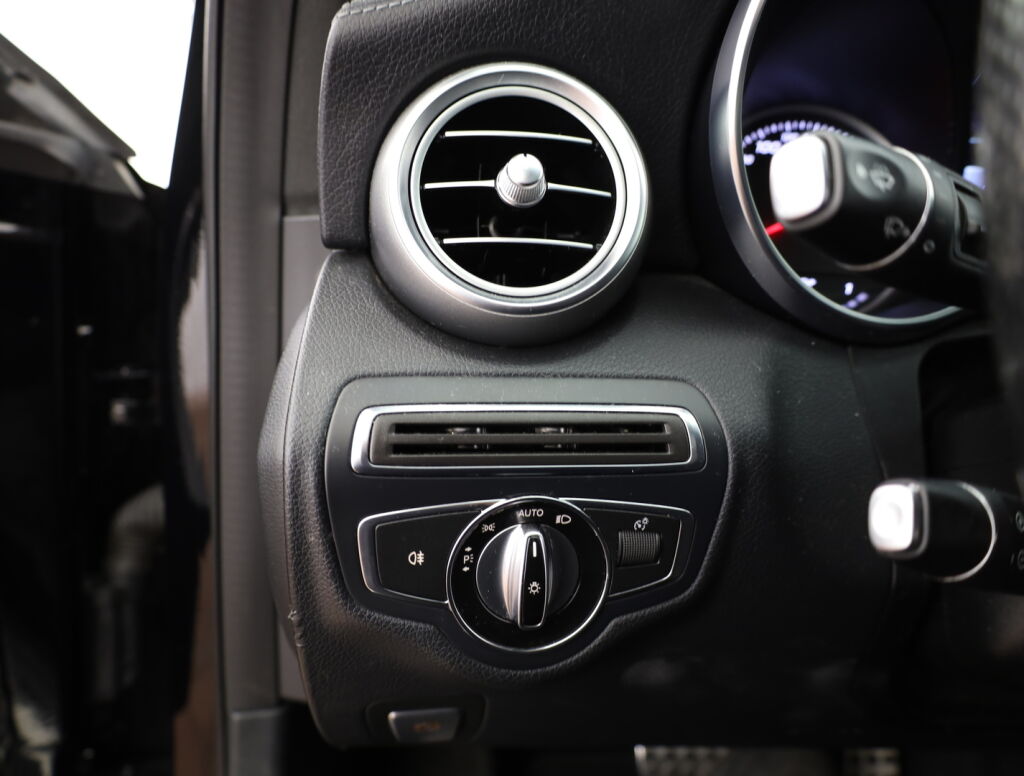 Mercedes-Benz C 2015 Musta