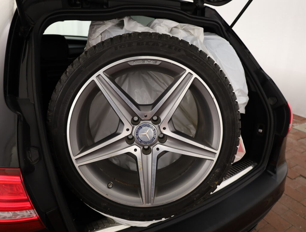 Mercedes-Benz C 2015 Musta