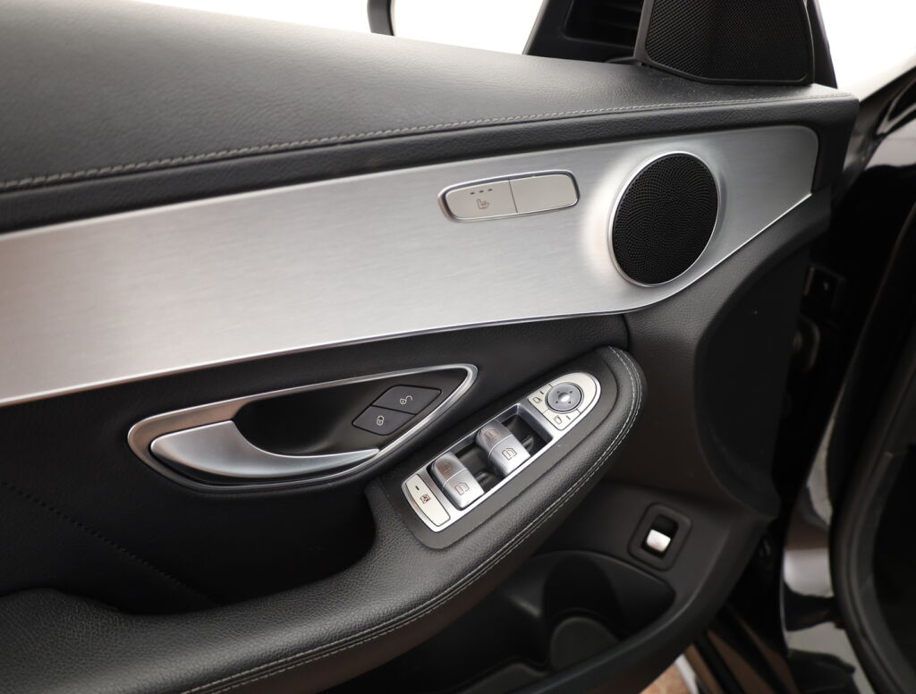 Mercedes-Benz C 2015 Musta